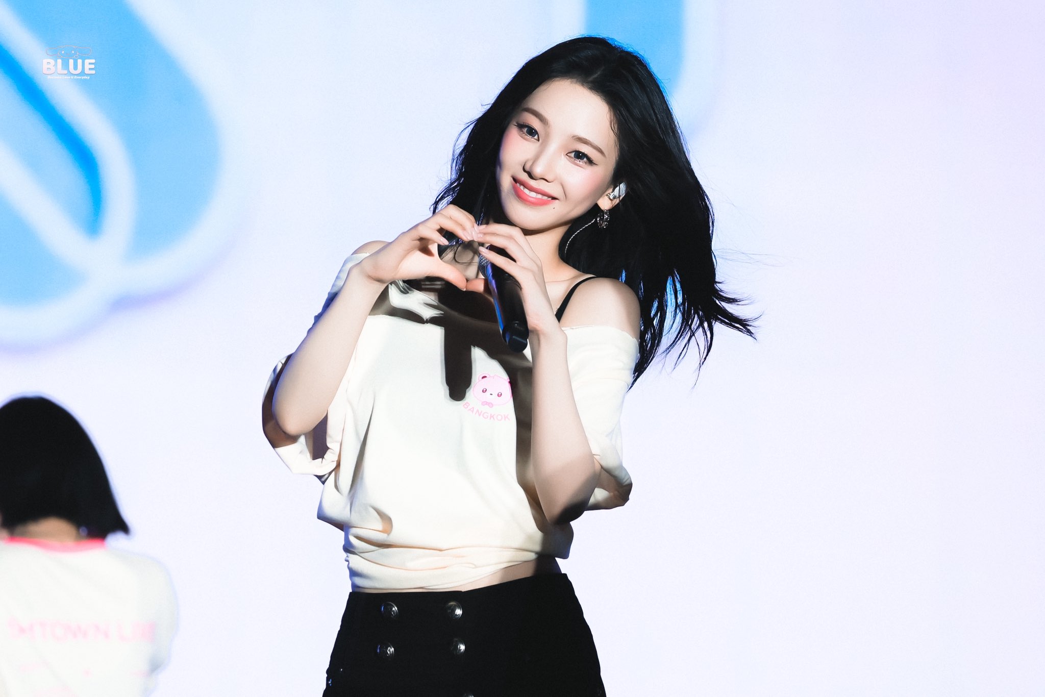 에스파 카리나 wearing PB106E